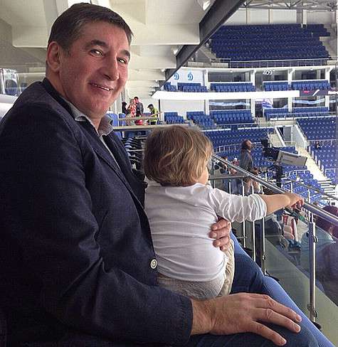 Мария считает, что ее сыну просто на роду написано быть хоккеистом. Все-таки гены знаменитого советского хоккеиста Александра Кожевникова дают о себе знать. Фото: Instagram.com/mkozhevnikova.