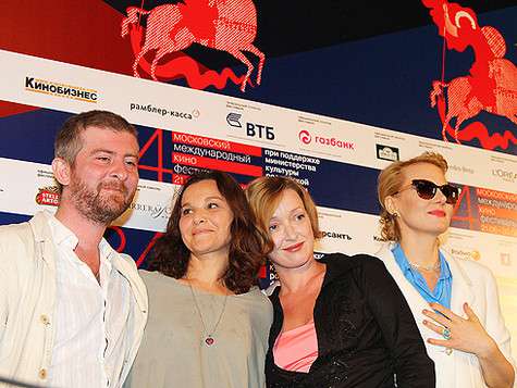 Рената Литвинова, Ольга Кузина, Николай Хомерики. Фото: Лилия Шарловская.