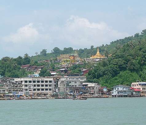 Мьянма встречает золочеными ступами и пагодами.
