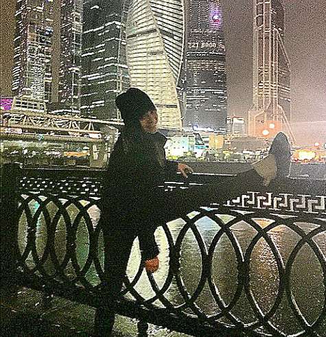 Аделине Сотниковой наложили гипс на три недели. Но спортсменка старается относиться к ситуации с позитивом. Фото: Instagram.com/adelina_2014_sotnikova.