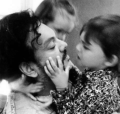 «Страсти», - так Филипп Киркоров подписал этот снимок с сыном. Фото: Instagram.com/fkirkorov. «Страсти», - так Филипп Киркоров подписал этот снимок с сыном. Фото: Instagram.com/fkirkorov.