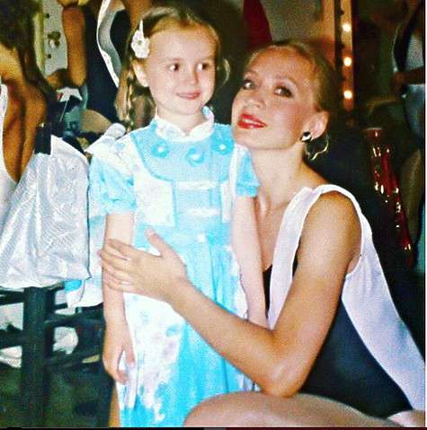 Маленькая Поля с мамой. Фото: социальные сети