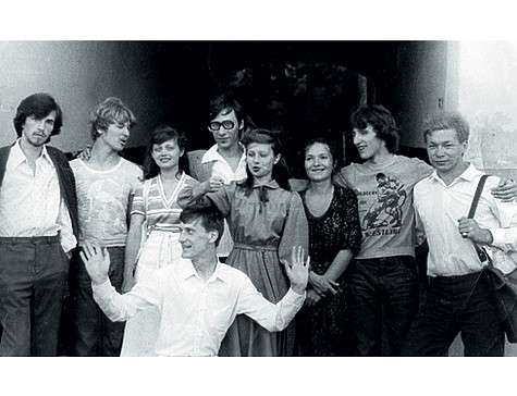 1981 год. Выпускной в Пензенском музыкальном училище. После этого у Пенкина (на снимке на переднем плане) начался долгий период покорения института имени Гнесиных. Фото: личный архив Сергея Пенкина. 1981 год. Выпускной в Пензенском музыкальном училище. После этого у Пенкина (на снимке на переднем плане) начался долгий период покорения института имени Гнесиных. Фото: личный архив Сергея Пенкина.