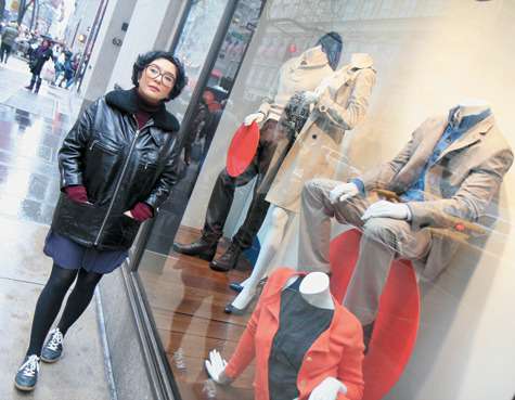 Дочка режиссера Никиты Михалкова недавно снялась для лукбука весенне-летней коллекции дизайнера Султанны Французовой. В Нью-Йорке дизайнер посетила несколько показов и не отказала себе в шопинге.