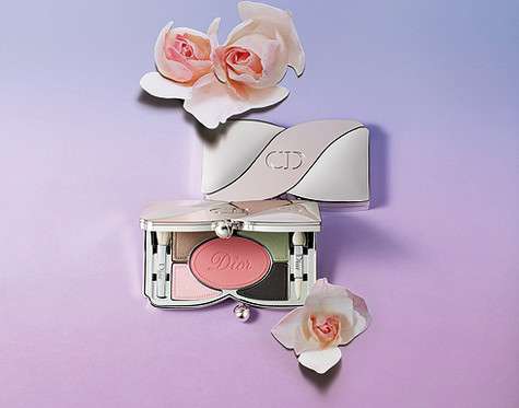 Палетка для глаз и щек Trianon в виде миниатюрного клатча – изюминка весенней коллекции Trianon от Dior.. Фото: материалы пресс-служб.