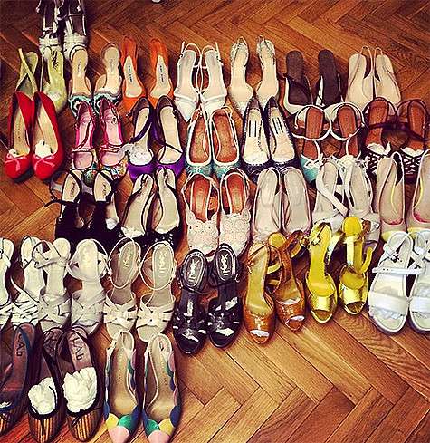 Читательницы микроблога журналистки предположили, что у нее туфель миллионов на пять. Фото: Instagram.com/bozhenarynska.