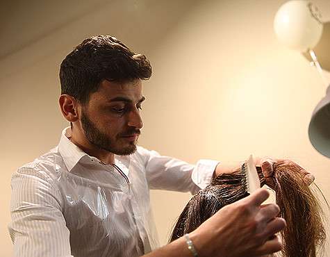 Стилист и гуру мейк-апа Шарон Пур в этот вечер создавал звездам вечерние образы. Стилист и гуру мейк-апа Шарон Пур в этот вечер создавал звездам вечерние образы.