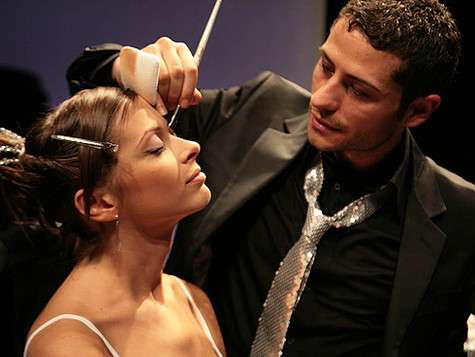 Джанлука Одди в апреле 2012 года посетил выставку InterCHARM Professional 2012, где совместно с ООО «Профит Косметик Групп» — официальным дистрибьютором марки RVB — провел презентацию и make-up-сессии новой линии Color Therapy. Джанлука Одди в апреле 2012 года посетил выставку InterCHARM Professional 2012, где совместно с ООО «Профит Косметик Групп» — официальным дистрибьютором марки RVB — провел презентацию и make-up-сессии новой линии Color Therapy.