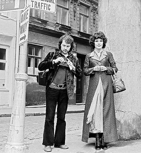 На съемках фильма «Вид на жительство», с манекенщицей Беллой. Рига, 1971 год. Фото: личный архив Валерия Плотникова.