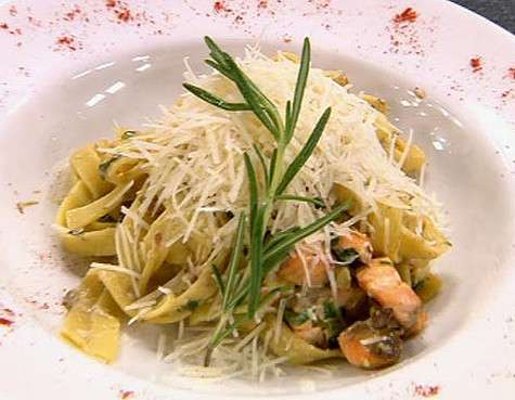 Фетучини с лососем. Фото: материалы пресс-служб.