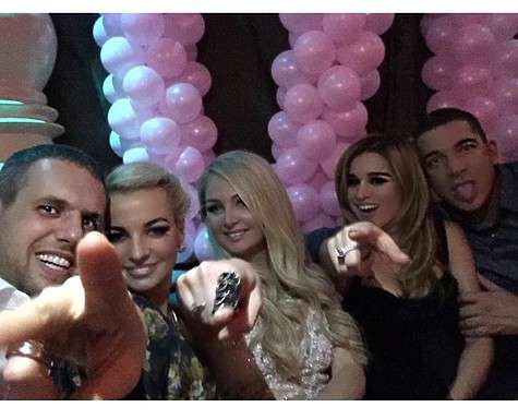 Спутника телеведущей теперь можно рассмотреть внимательно. Фото: социальные сети Спутника телеведущей теперь можно рассмотреть внимательно. Фото: социальные сети