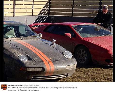 Джереми Кларксон показал в своем микроблоге машину, на которой передвигался в Аргентине. Фото: Twitter.com/@JeremyClarkson.