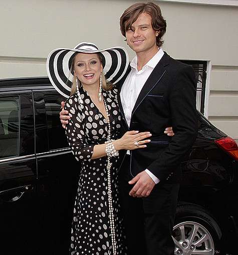 Не так давно Прохор Шаляпин подарил Лене Лениной иномарку. Фото: материалы пресс-служб.