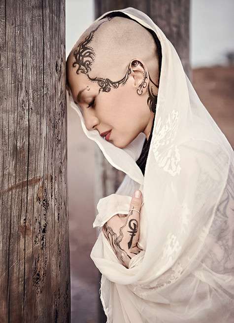 «Последние годы не обошлись без тяжелых потерь. Ураган, бушевавший в Нью-Йорке, нанес нашей семье серьезный урон. Погибли картины, написанные мной, но самой большой трагедией стала смерть папы». Фото: личный архив Наргиз Закировой.