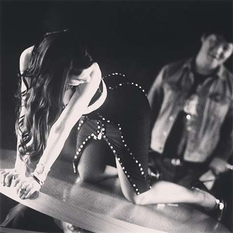 Вика признается, что некоторые сцены нового клипа получились довольно откровенными. Фото: Instagram.com.