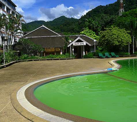 Считается, что купание в радоновых источниках лечит от кучи болезней и дарит вечную молодость.