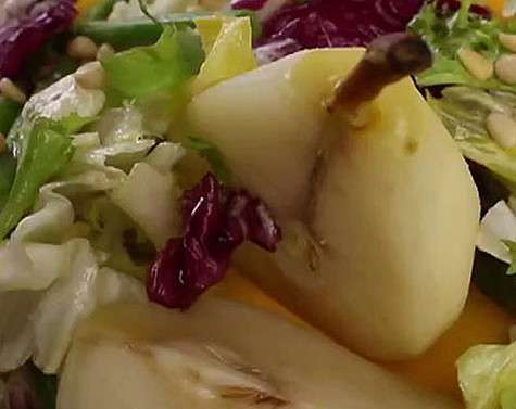 Салат с сыром Рокфор и грушей. Фото: материалы пресс-служб.