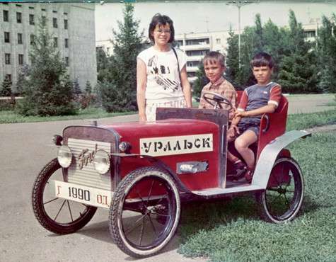 Братья Чадовы росли в криминальном районе Солнцево. К счастью, театр привлекал их больше, чем драки во дворе. Фото: личный архив Андрея Чадова. Братья Чадовы росли в криминальном районе Солнцево. К счастью, театр привлекал их больше, чем драки во дворе. Фото: личный архив Андрея Чадова.