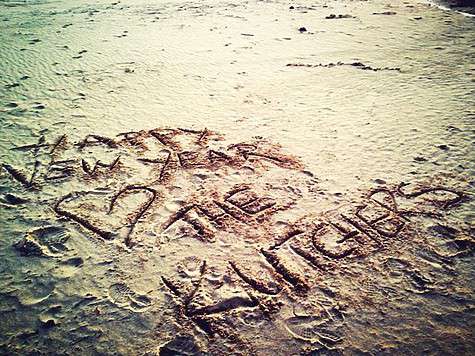 Эта надпись всколыхнула разговоры о тайной свадьбе. Фото: социальные сети Эта надпись всколыхнула разговоры о тайной свадьбе. Фото: социальные сети