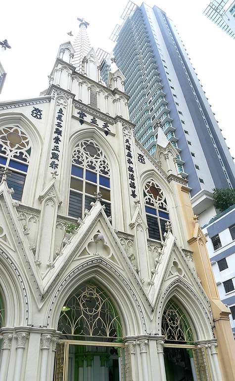 ..а около 10 процентов населения – христиане.