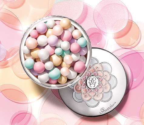 Знаменитые «метеориты» Meteorites Perles из коллекции Meteorites Blossom от Guerlain теперь благодаря особым сферическим пигментам способны придать еще больше сияния коже. Фото: материалы пресс-служб.