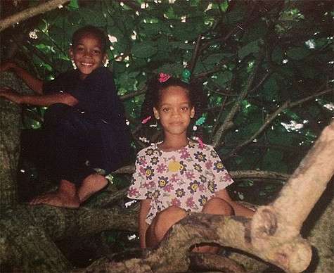 Рианна с братом в детстве. Фото: Instagram.com/badgalriri.