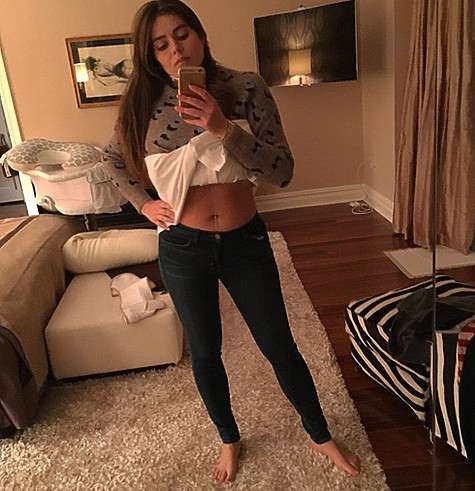 Через неделю после родов Вика Крутая продемонстрировала подтянутый живот. Фото: Instagram.com/vivikrut.