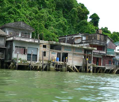 Половина Кавтонга стоит прямо на воде. Правда, назвать город азиатской Венецией не поворачивается язык...