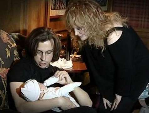 Алла Пугачева, Максим Галкин с детьми. Фото: кадр из программы «Новые русские сенсации» на канале НТВ.