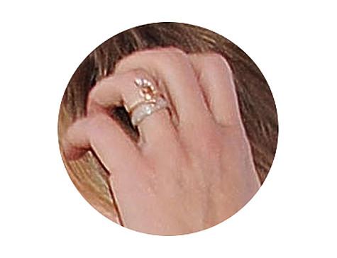 Кольцо на безымянном пальце Кэмерон Диаз очень похоже на обручальное. Фото: All Over Press.