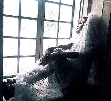 Не отказала себе в удовольствии побыть невестой и Татьяна Буланова. Актриса Анна Цуканова-Котт написала об этом снимке: «Легендарная Татьяна Буланова!!! Фото сделанное мною!!! Очень оно мне нравится!» Фото: Instagram.com.