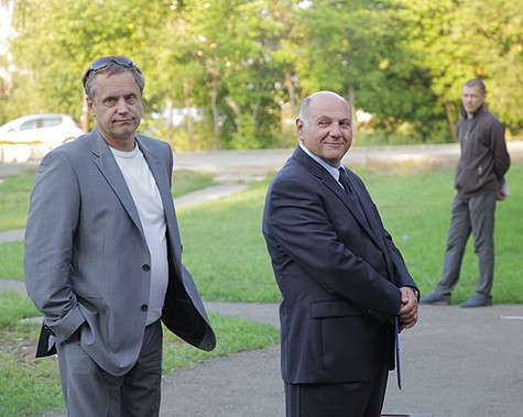 Андрей Соколов и Сергей Газаров на съемках сериала «Департамент». Фото: материалы пресс-служб.