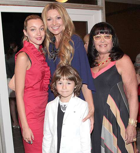 Анжелика Агурбаш с мамой, дочерью и сыном. Фото: Лилия Шарловская.