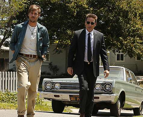 Герой Духовны — полицейский лос-анджелесской полиции Сэм, который, ведя расследование, обращается за помощью к своему коллеге, работающему под прикрытием в хипповской среде. Так полицейские выходят на организацию, которая называет себя «Семья». Фото: мате