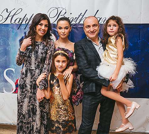 Михаил Турецкий с семьей. Фото: материалы пресс-служб.