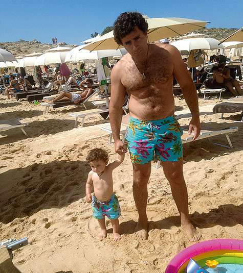 Глядя на папу с сыном, трудно не отметить их явного внешнего сходства. Фото: личный архив Анфисы Чеховой.