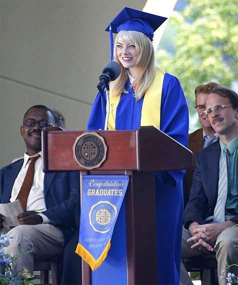 Эмма Стоун советует своим поклонникам наслаждаться жизнью. Кадр из фильма «Новый Человек-паук: Высокое напряжение».