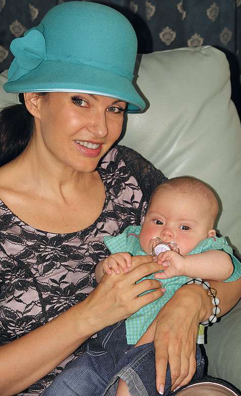 Эвелина Бледанс с сыном. Фото: материалы пресс-служб.