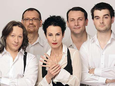 Ирина Апексимова со своим музыкальным коллективом. Фото: материалы пресс-служб. Ирина Апексимова со своим музыкальным коллективом. Фото: материалы пресс-служб.