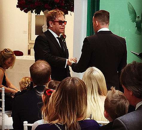 Церемония бракосочетания Элтона Джона и Дэвида Ферниша состоялась в их особняке в Виндзоре. Фото: Instagram.com/eltonjohn.