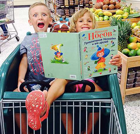 Поклонники певицы заметили, что Артем и Марта сильно выросли с прошлого лета. Фото: Instagram.com.