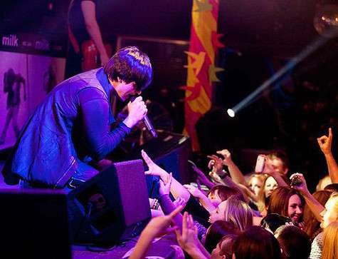 Дмитрий Колдун во время выступления. Фото: личный архив.
