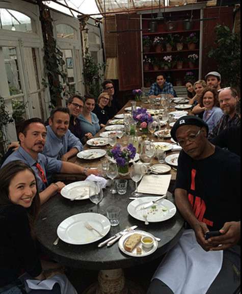 Обед съемочной группы фильма «Мстители 2: Эра Альтрона». Фото: Twitter.com (@RobertDowneyJr).