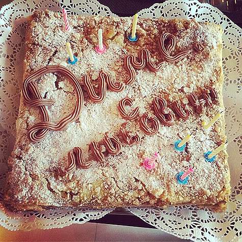 polinadibrova_dmitrydibrov: “Любимая бабушка прислала любимый торт из Ростова! Спасибо!!!!! Бабуля!!!” Фото: Instagram.com/polinadibrova_dmitrydibrov.