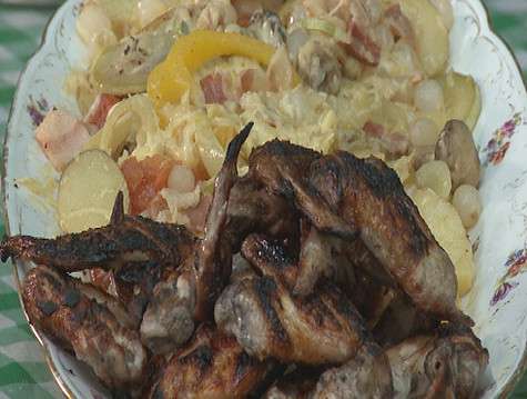 Курица в вине. Фото: материалы пресс-служб.