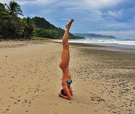 Жизель Бундхен может выполнить самые сложные асаны. Фото: Instagram.com.