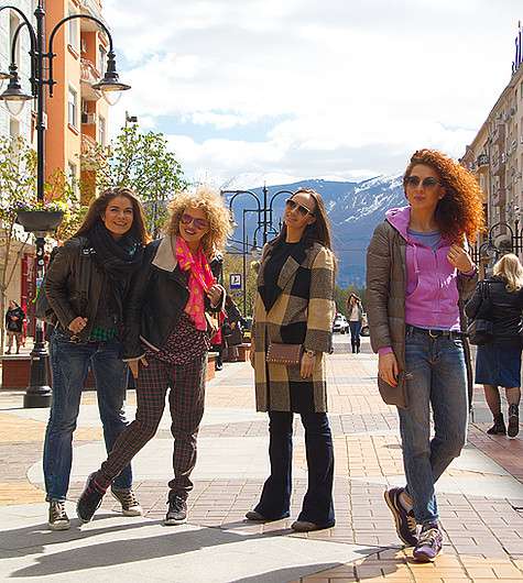 Недавно девушки из арт-группы «SOPRANO Турецкого» вернулись из Болгарии. Фото: материалы пресс-служб.