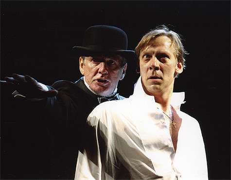 Виктор Раков и Александр Абдулов на сцене "Ленкома". Фото: А.Стернин. Виктор Раков и Александр Абдулов на сцене Ленкома. Фото: А.Стернин.