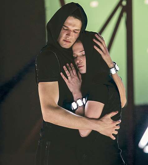 Исполнителям главных ролей Ивану Жвакину и Лукерье Ильяшенко перед съемками в фильме пришлось провести довольно много времени в танцевальных классах для того, чтобы быть убедительными в хореографических сценах. Фото: материалы пресс-служб.