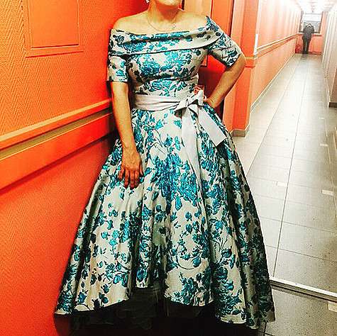 Елена Ваенга сделала фото платья крупным планом, но голова в кадр почему-то не влезла. А голова не нужна, - прокомментировала снимок артистка. Фото: Instagram.com/Vaengaofficial.